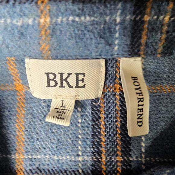 BKE Boyfriend Thick but Soft Boxy Fit Button Up Flannel Lg PTP 23 Length 26 - Picture 7 of 10